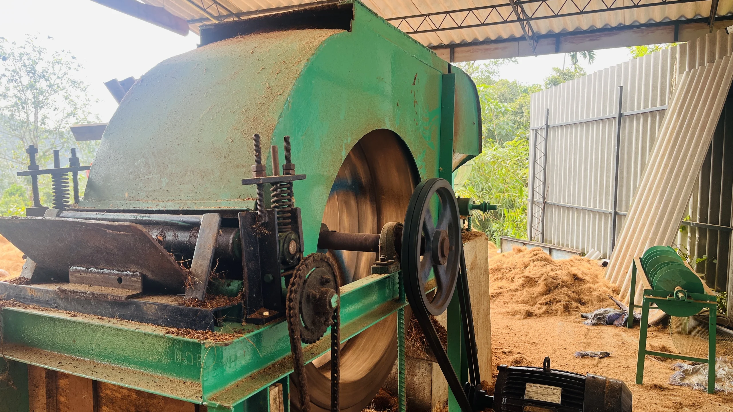 cocopeat machine working